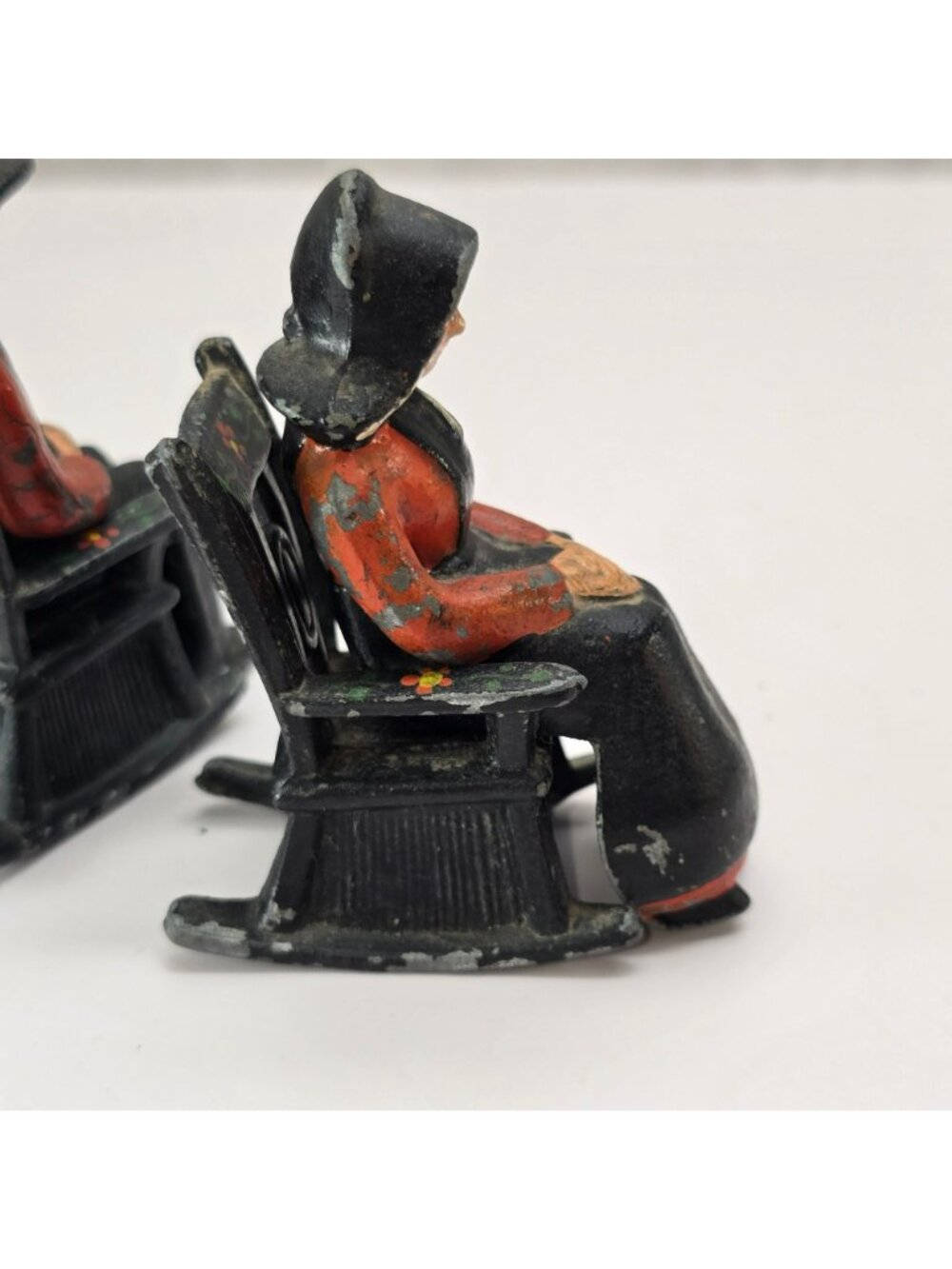 Amish Man & Woman in Rocking Chairs Salt and Pepper Cast Iron Figures CM2359 - Picture 12 of 12